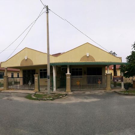 Promenade Homestay Дунгун Экстерьер фото